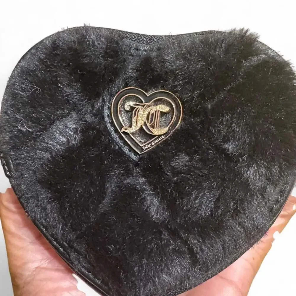Juicy Couture Get Cozy Heart Zip Around Wristlet